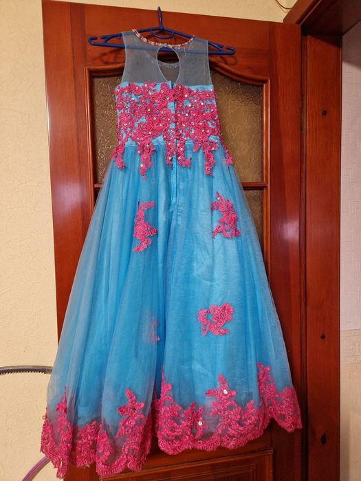 Продам сукню платья.