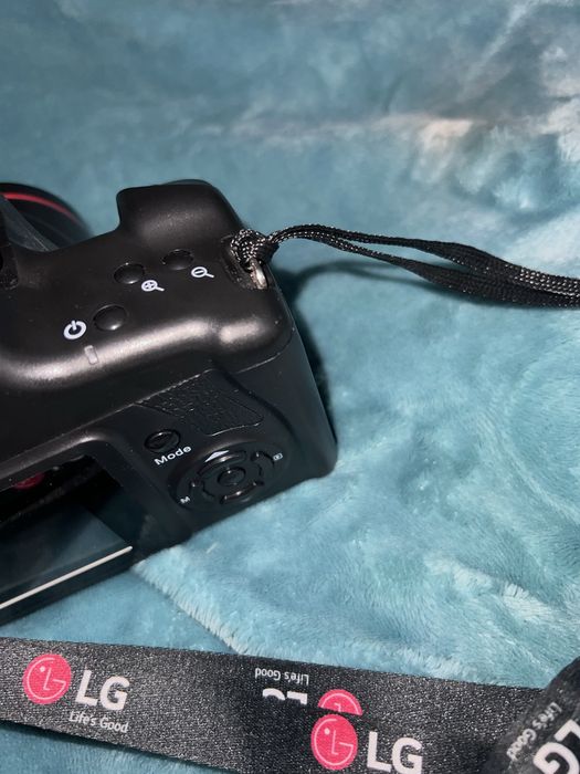 Aparat camera 16.0 Mega. pixel i Karta Pamięci w cenie aparatu