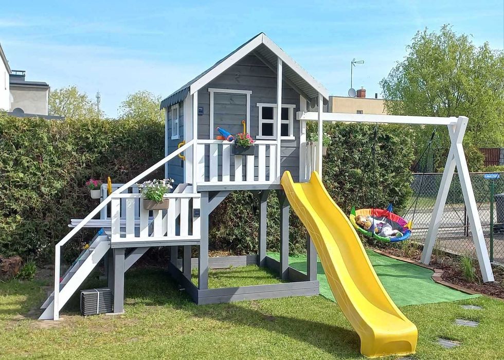 Plac zabaw huśtawka domek dla dzieci