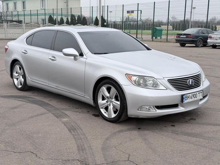 Lexus LS-460 Ottoman