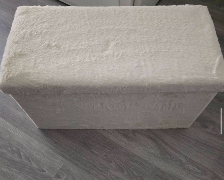 Puff de pelo com arrumação