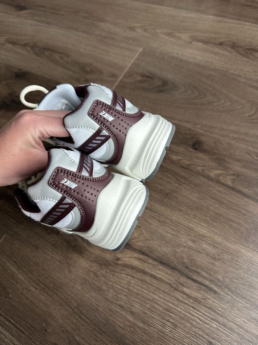 Кросівки жіночі Nike