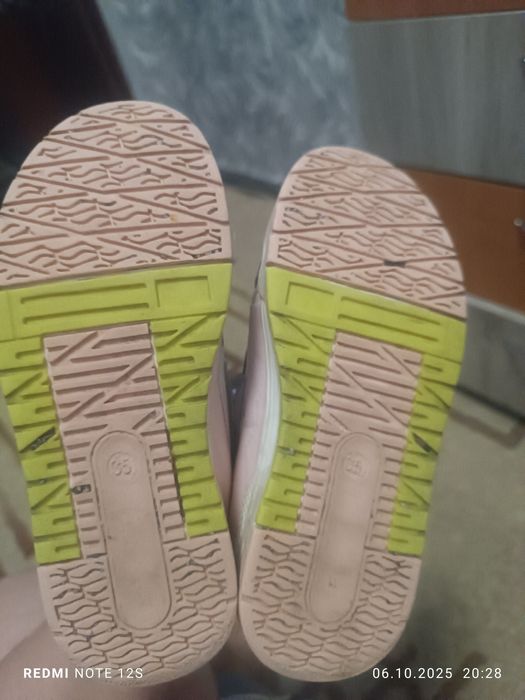 Продам ботинки для дівчинки