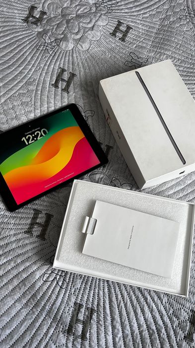 Продаю Apple iPad 7