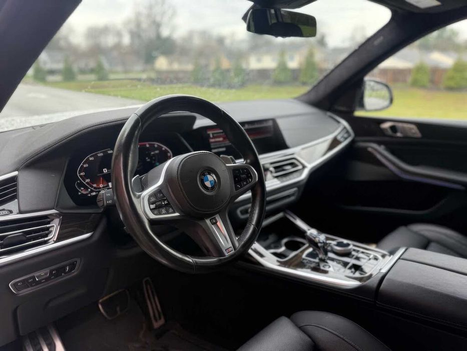 BMW X7      2020