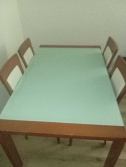 Mesa de sala com 4cadeiras