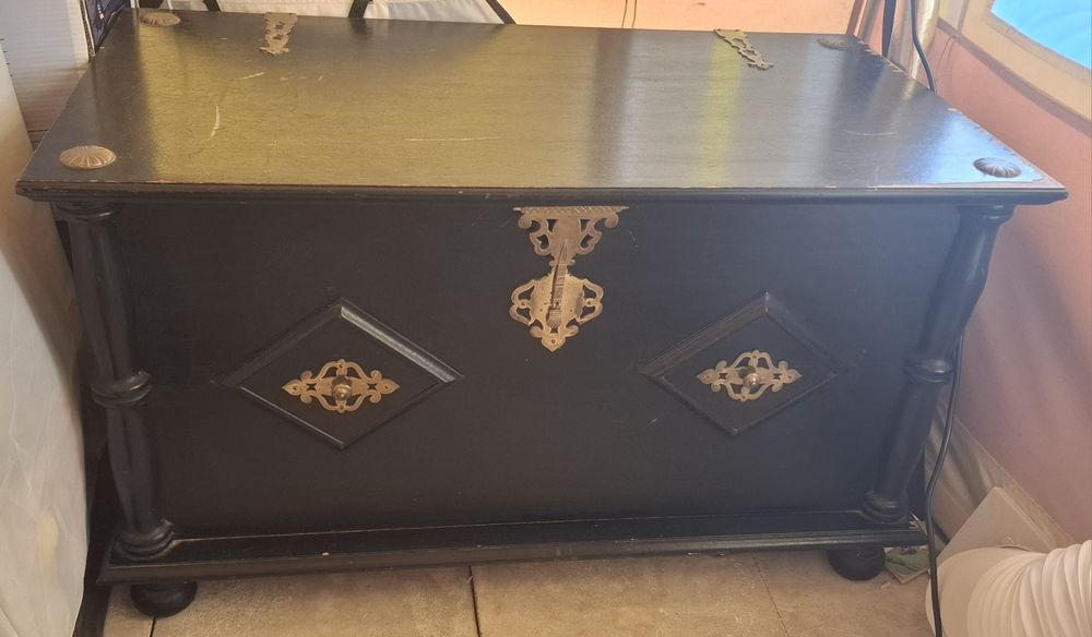 Arca / Baú em madeira maciça