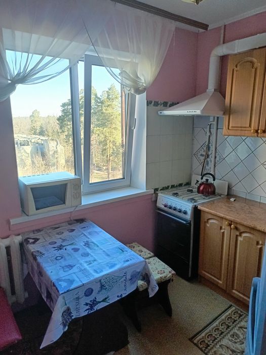 Подобово здам квартиру. Пуща водиця. Київ. Трикімнатна. Бронювання.