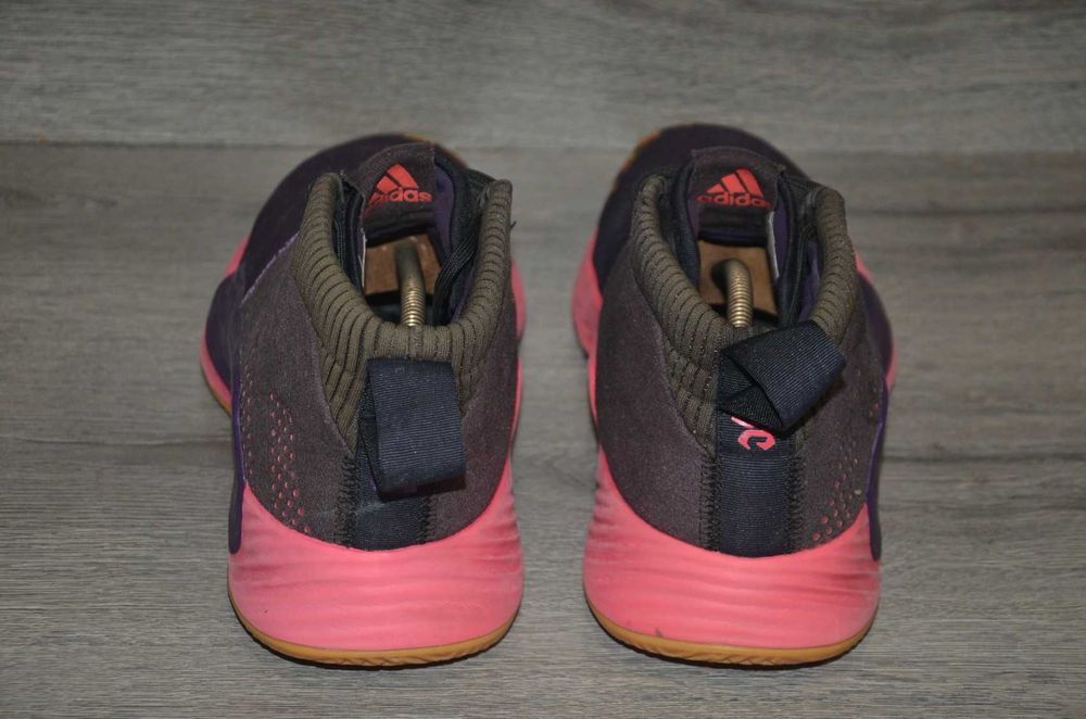 Продам кросівки Фірма ADIDAS DAME 5 .