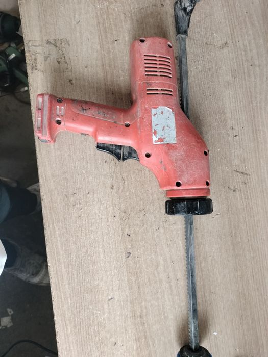Pistolet do silikonu Milwaukee stan nieznany