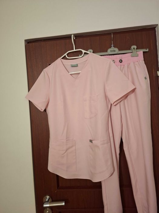 Różowy scrubs mundurek medyczny Scruby S/36
