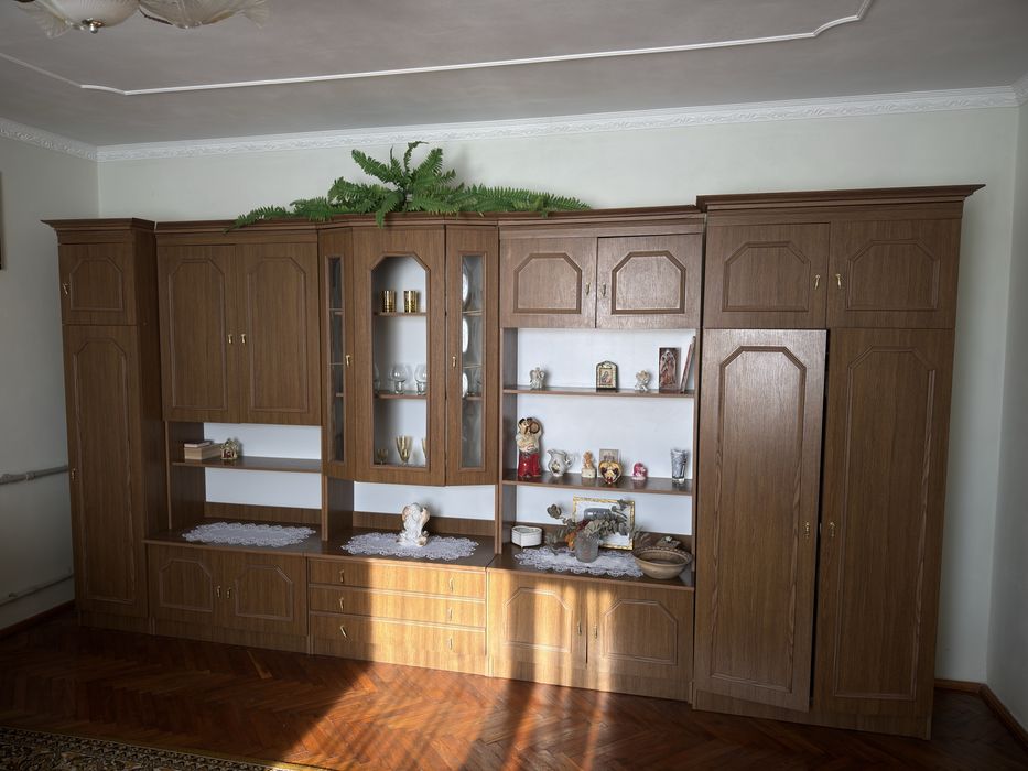 Стінка Вікторія, стінка Магнат