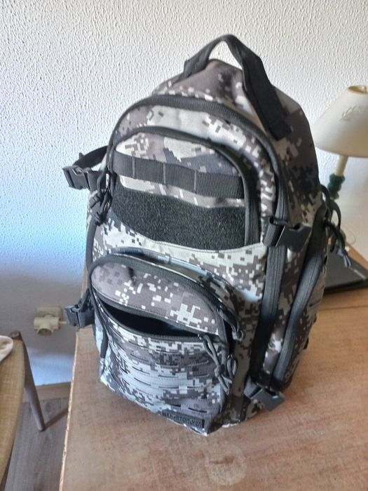 Mochila bastante resistente e espaçosa