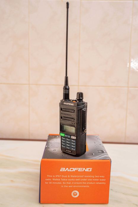 Walkie-talkie, radio amador.Baofeng UVR9 Pro
VHF/UHF
Robusto e á prova