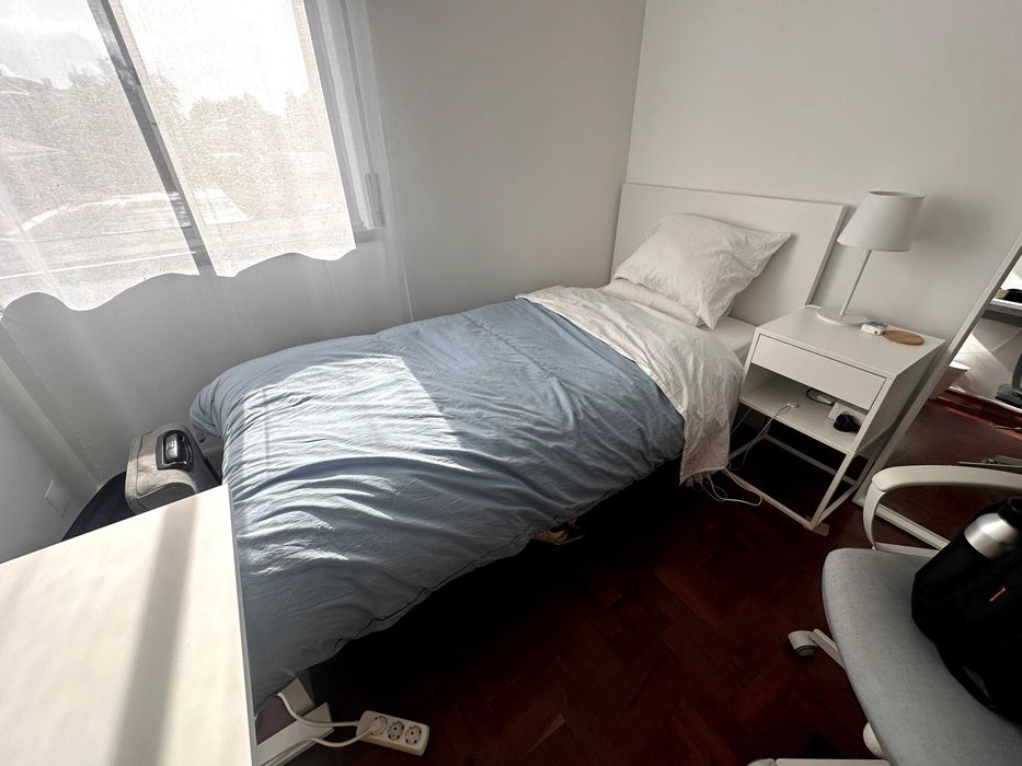 Cama de solteiro MALM IKEA com colchão