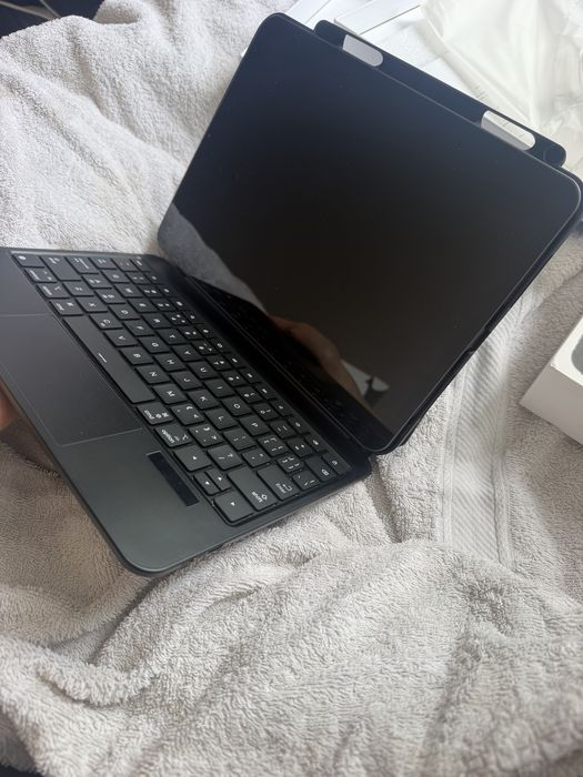 Tablet 1TB + klawiatura z etui + gratis apple pensil