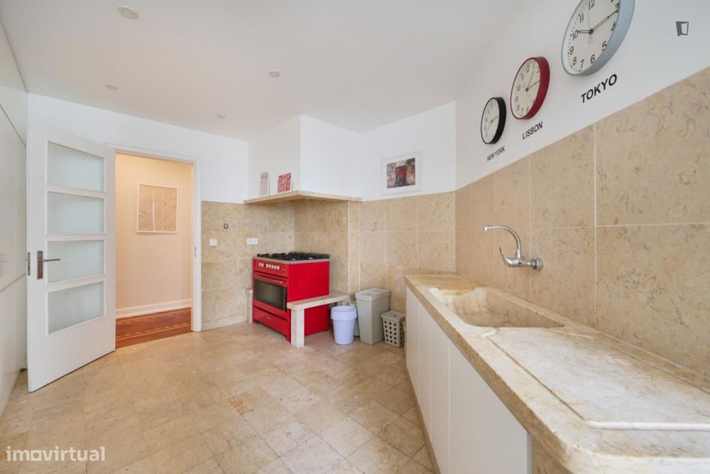 Quarto - localizado em Picoas Lisbon