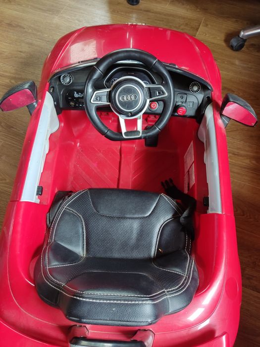 Продам дитячий єлектромобіль ауді тт