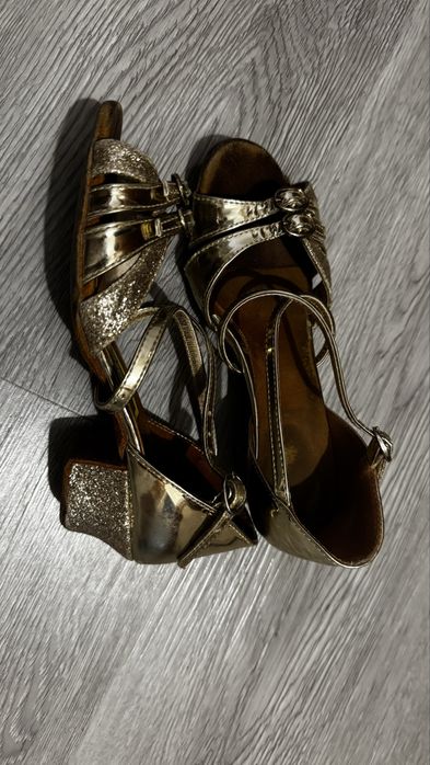 Туфлі для танців, танцювальні туфлі для дівчинки