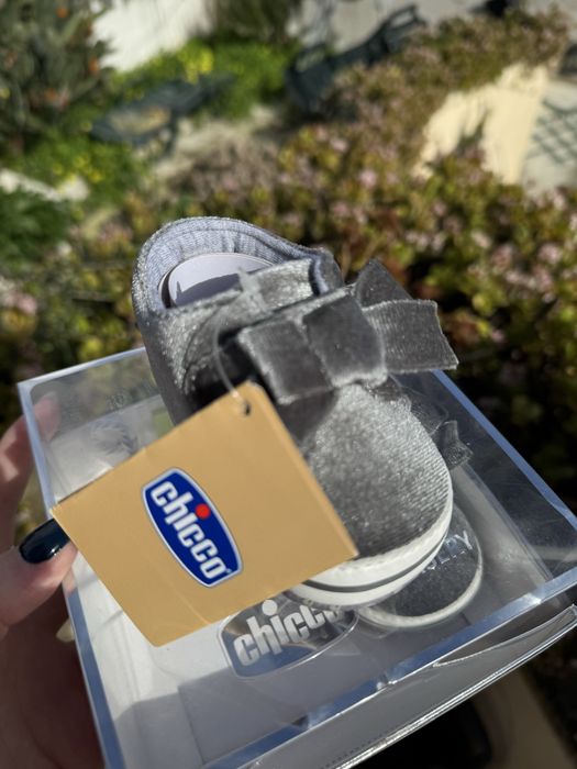 Sapato em veludo para bebé