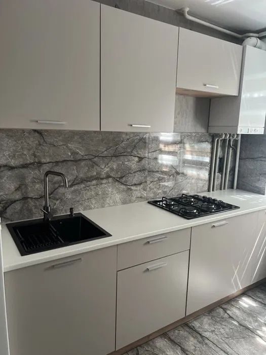 Продаж 1 кімнатної Кр ринок на 2 поверсі