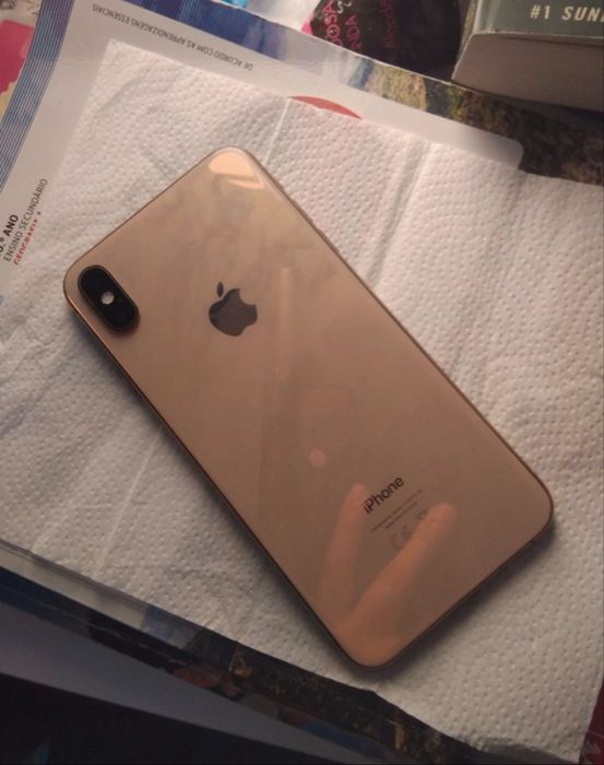 Iphone xs max dourado