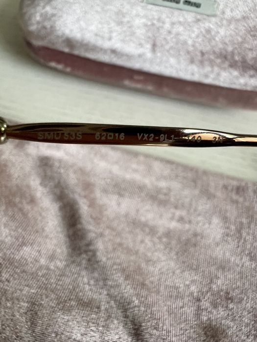 Солнцезащитные очки Miu Miu