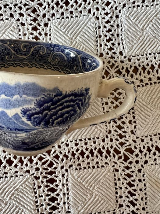 Duas chávenas de chá de loiça inglesa