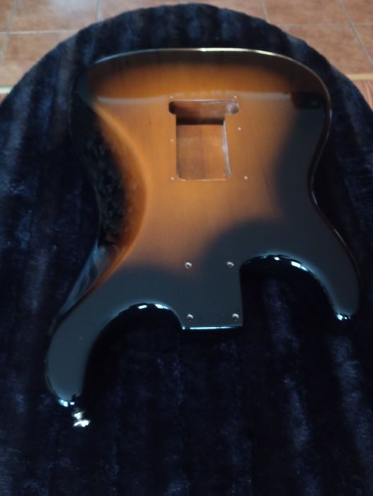 Fender Stratocaster body Two tone sunburst !