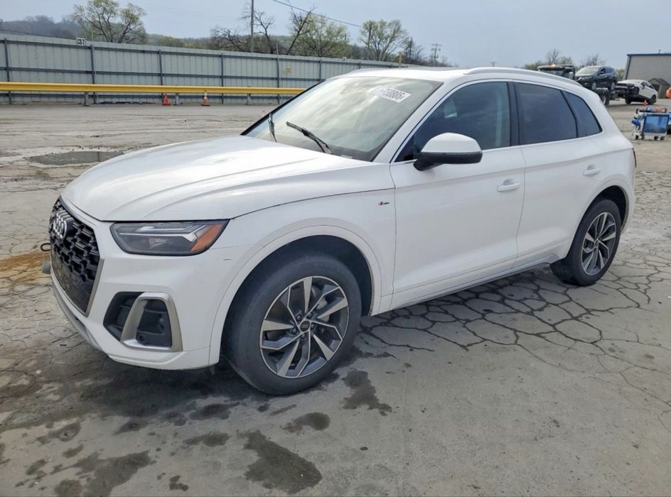 Audi Q5 Premium Plus 45 2022 в дорозі