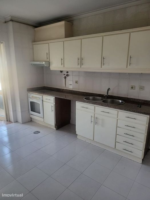 Apartamento T3 com garagem em Vila Nova da Telha