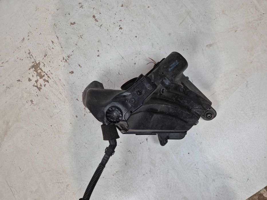 BMW X1 E84 obudowa filtra powietrza .