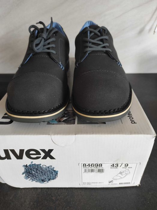 Buty robocze Uvex r. 43 nowe
