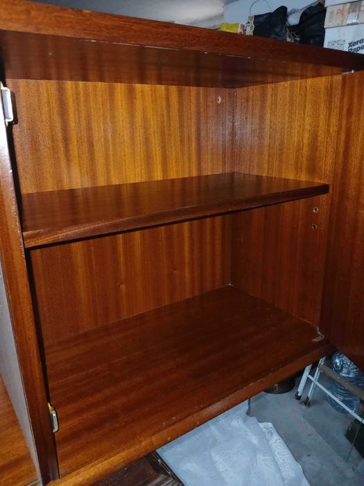 Aparador Olaio, suspenso, modelo Caravela, desenhado por José Espinho nos anos 60