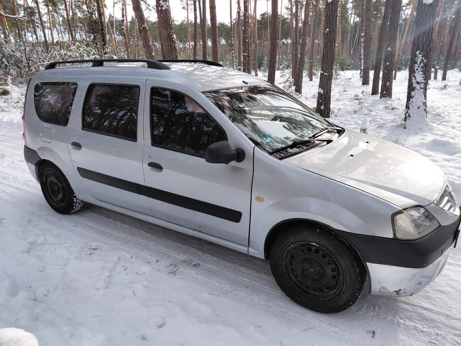 Dacia Logan 2009 рік