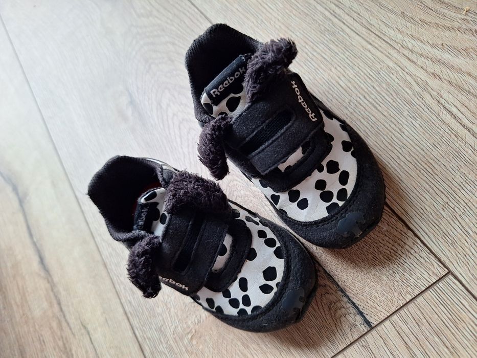 Buty sportowe dziewczęce czarne Reebok rozmiar 21