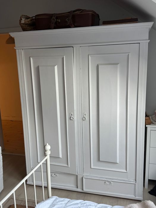 Szafa drewniana malowana na biało stara vintage