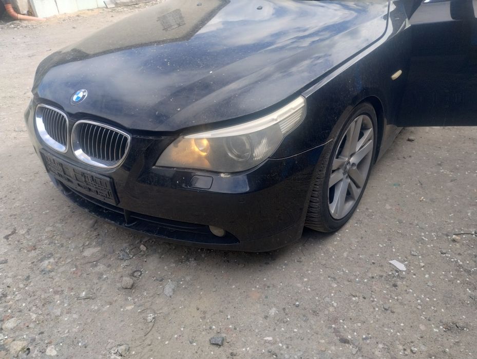 BMW 5 E60 E61 zderzak przód schwarz 2 przed lift  668