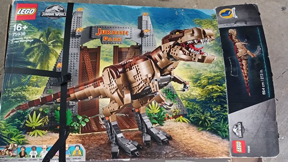 Zestaw lego. Atak tyranozaura 75936