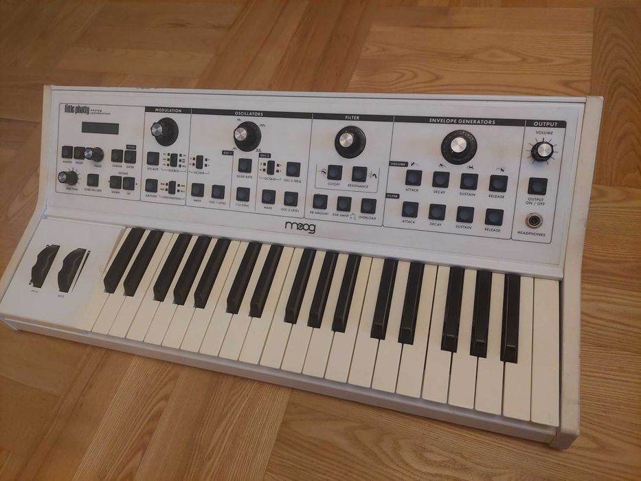 Analog synthesizer MOOG Little Phatty
