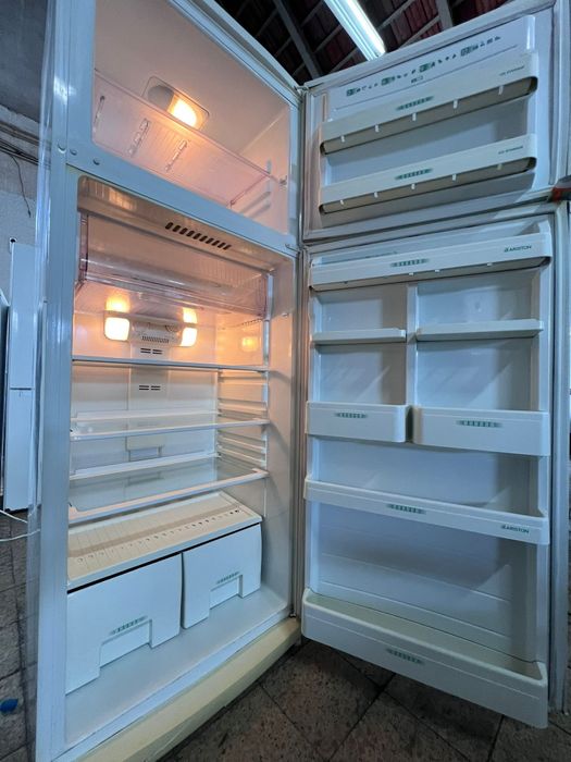 Refrigerador Duplex (Duas Portas) da marca Ariston.