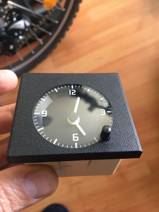Analog / Electric Clock438006801666549761