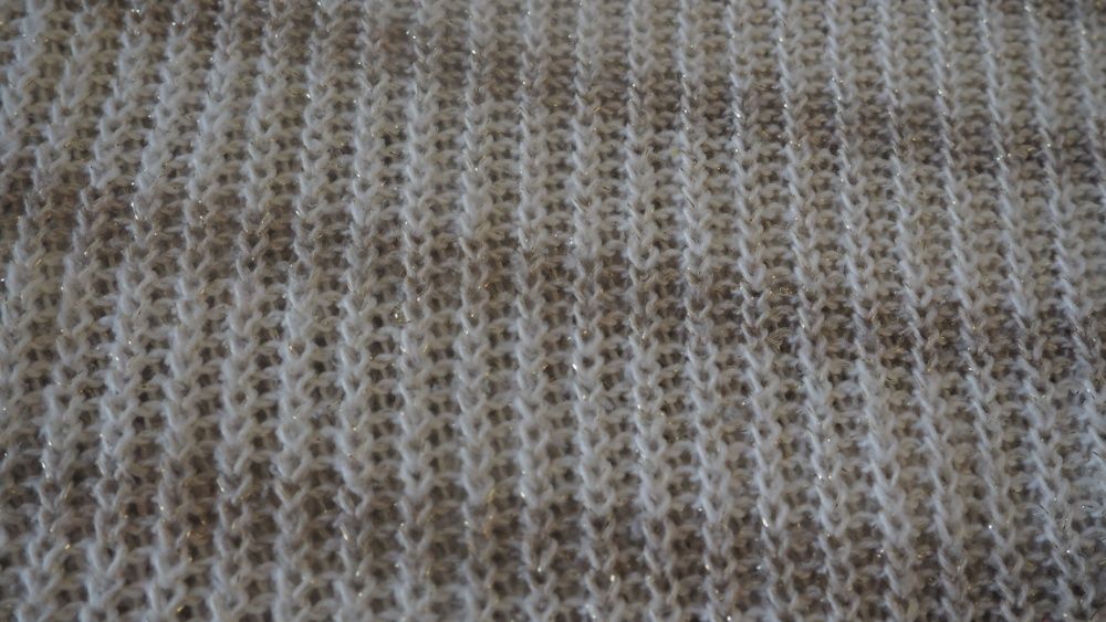 Sweterek złota nitka r. M