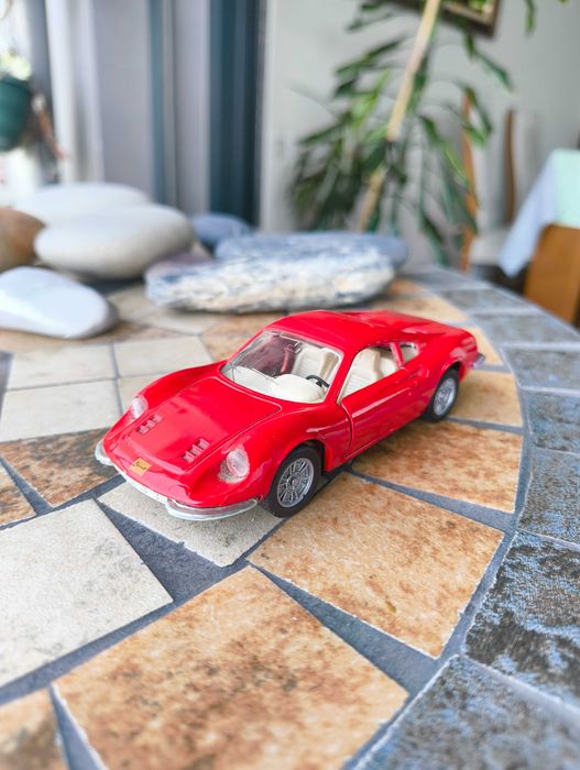 Ferrari Dino 246 GT escala 1:36 Maisto Shell