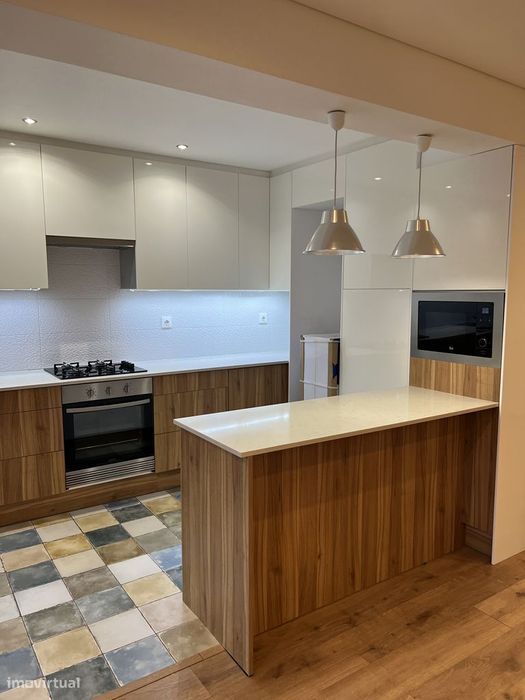 Exelente T2 Remodeladao na zona Montalvão Setubal