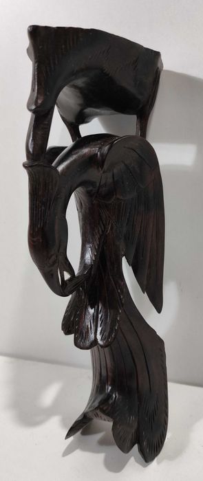 Ave em madeira entalhada (mísula?) (fénix?)