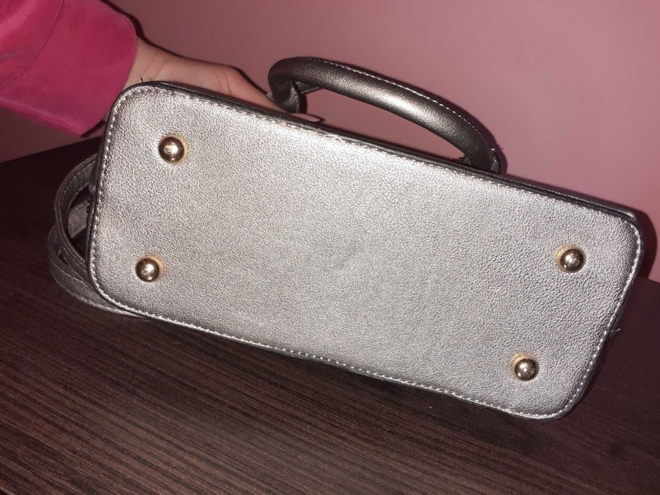 Torebka srebrna w kolorze metalicznym srebrnym