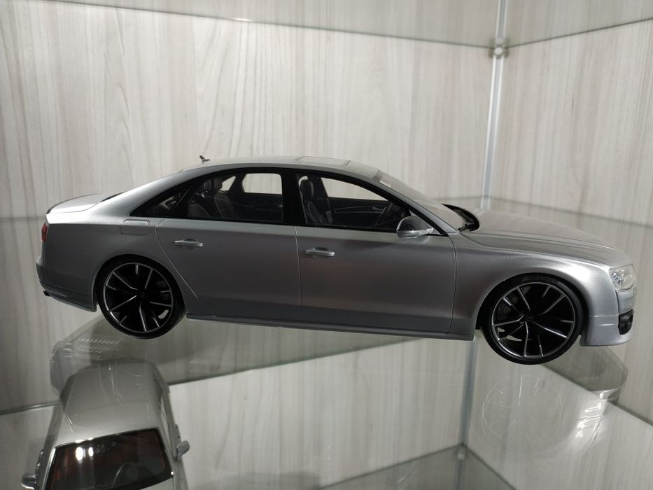 Audi S8 Plus Motorhelix 1:18 silver