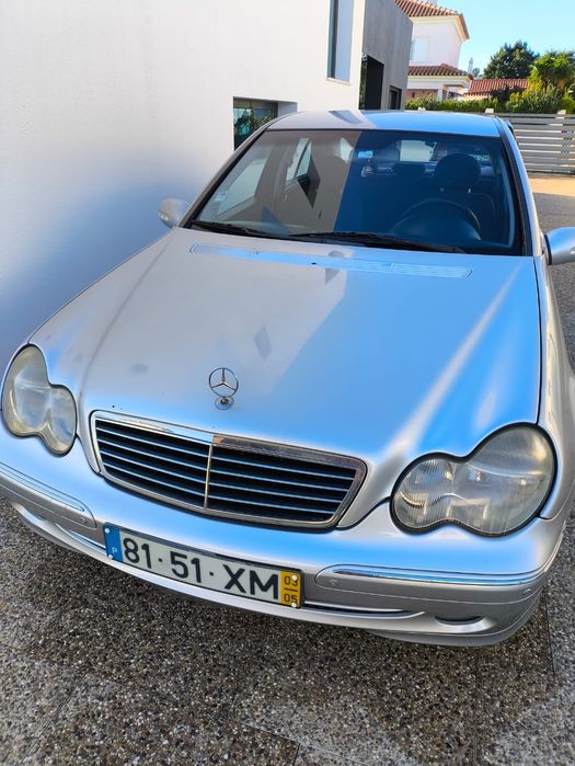 Mercedes-Benz C 220 CDI Avantgarde Automático – 2003 – 143cv