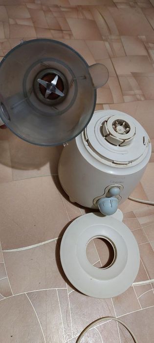 Продам блендер PHILIPS чаша на запчасти рабочий